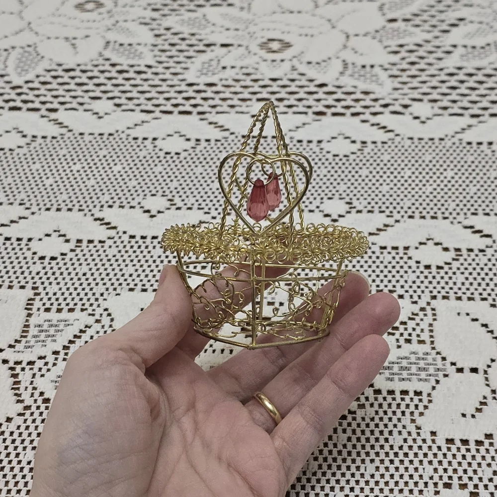 Gold Wire Heart Mini Basket 3.5